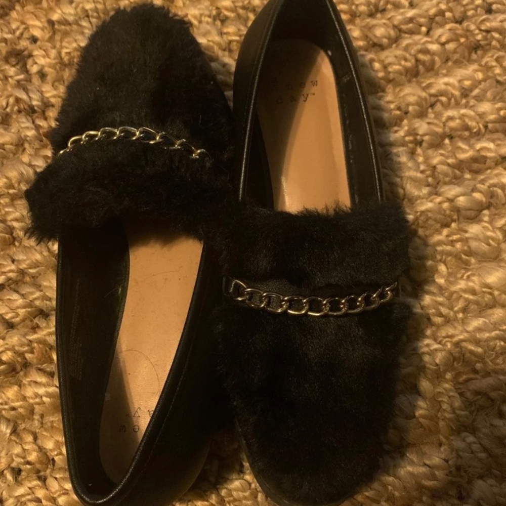 Shoes - Picture 2 of 5
